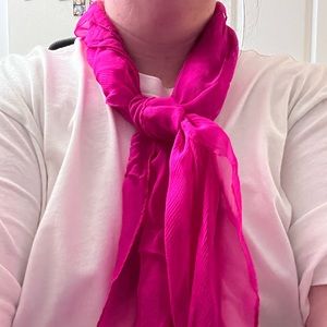 🐮Liz Claiborne pink, fuchsia scarf🐮
